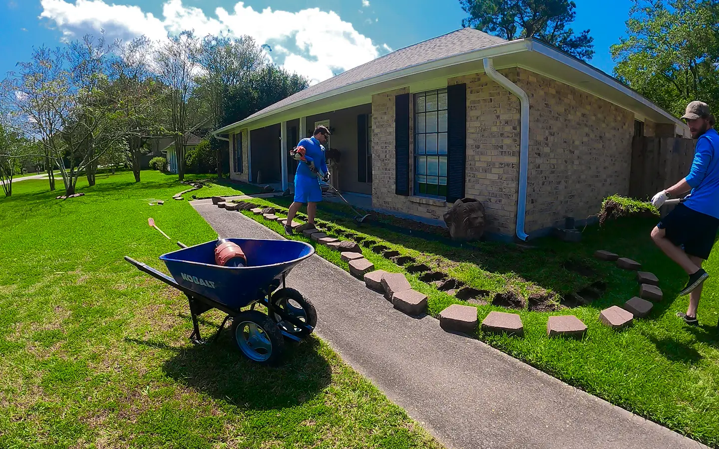 Curbside Gallery-Landscape Design-Fresh Mulch-Vegetation-Stonework-2
