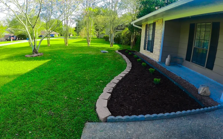 Curbside Gallery-Landscape Design-Fresh Mulch-Vegetation-Stonework-3