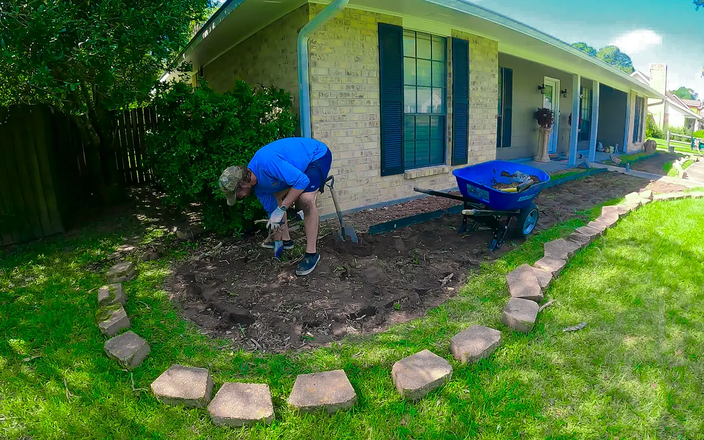Curbside Gallery-Landscape Design-Fresh Mulch-Vegetation-Stonework-6